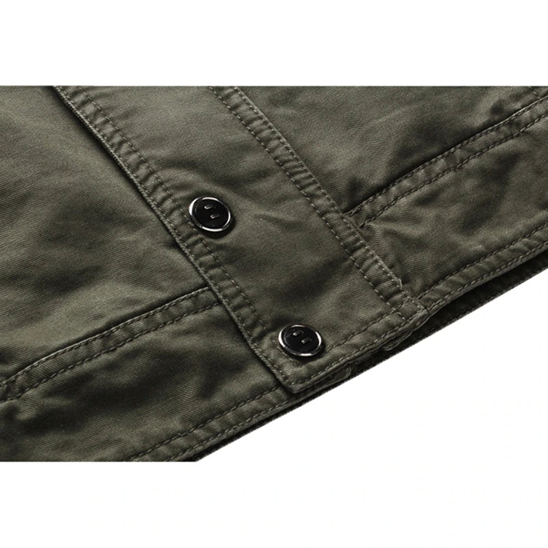 Męska kurtka wojskowa w stylu militarno-casual, z kieszeniami i stójką