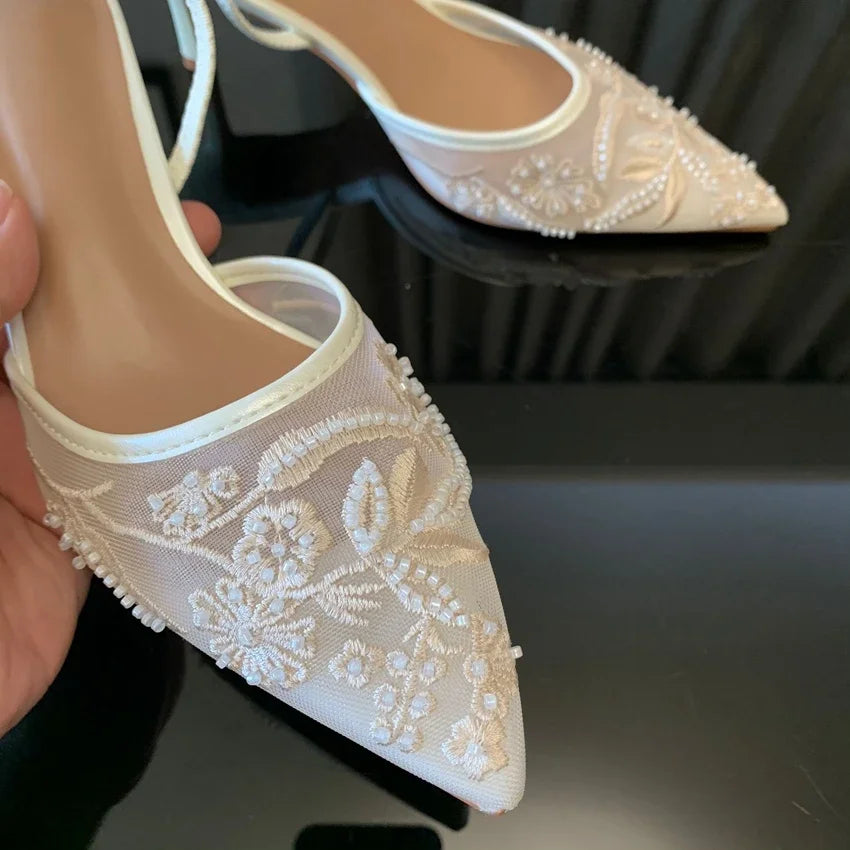 Damskie Czółenka Slingback z Haftowaną Siateczką – Eleganckie Szpilki z Noskiem w Szpic
