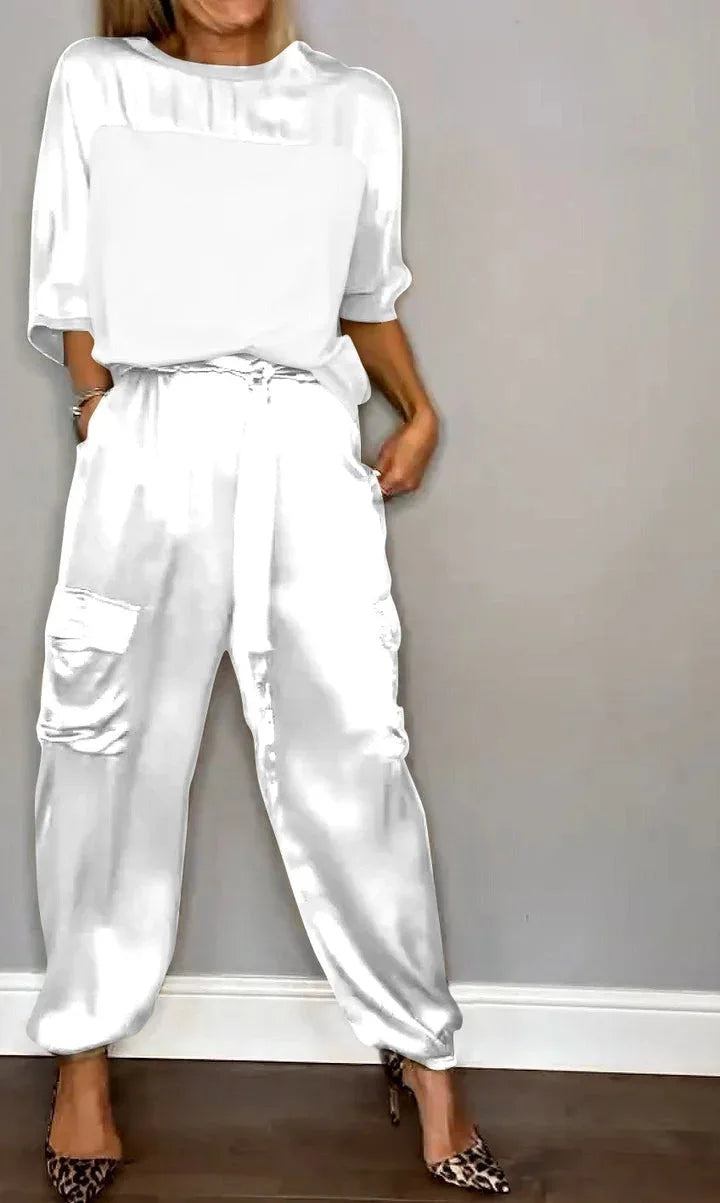 Satynowy damski komplet z luźną bluzką i spodniami
