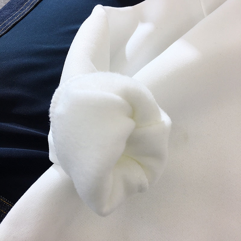 Damska bluza z kapturem z nadrukiem motyli