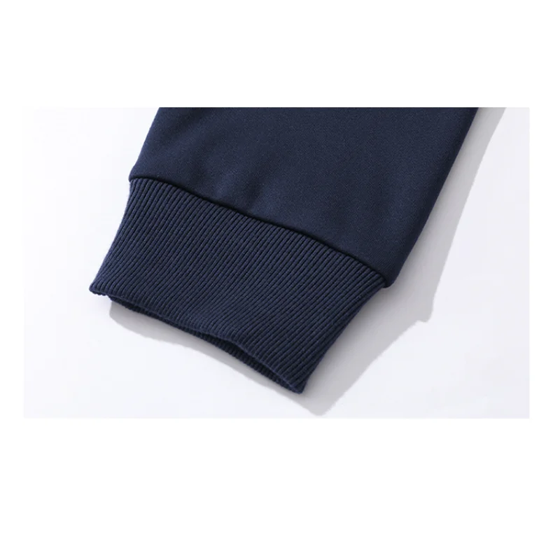 Męska bluza sportowa z kapturem i guzikami – wygodna i stylowa na co dzień