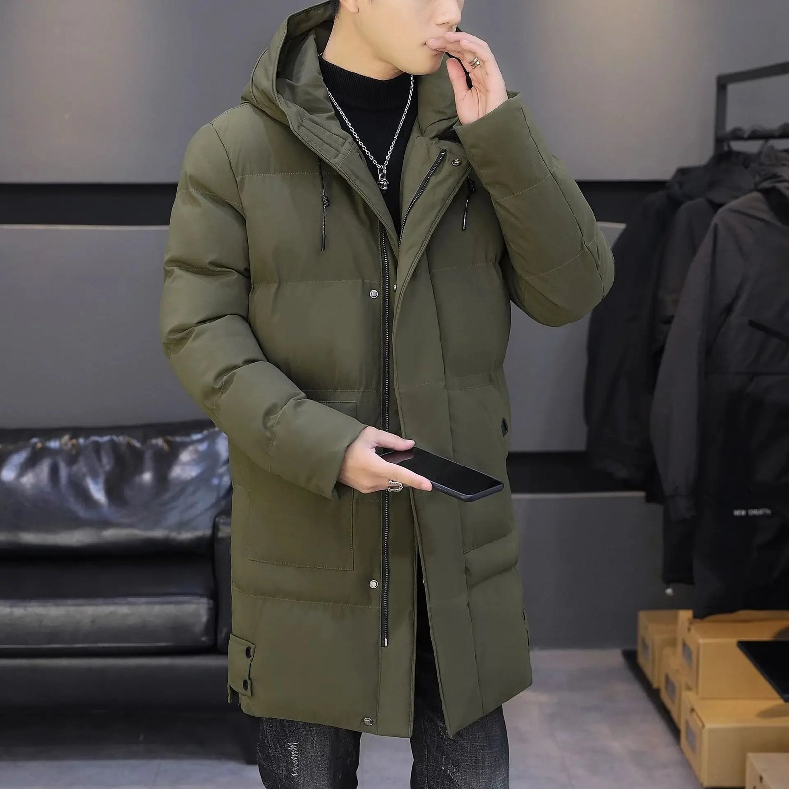 Męska długa kurtka zimowa z kapturem – pikowany płaszcz ocieplany