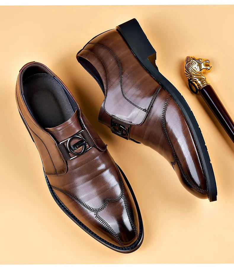 Męskie półbuty eleganckie wsuwane ze skóry z metalową ozdobą