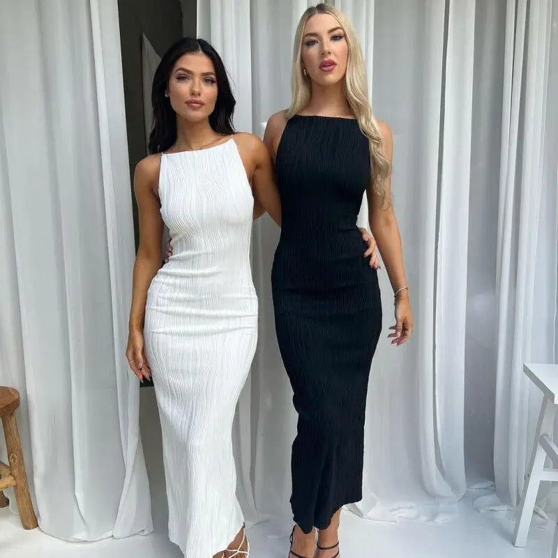 Elegancka sukienka maxi z teksturowaną tkaniną