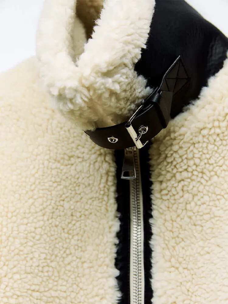 Damska kurtka teddy z futrzanym wykończeniem i detalami