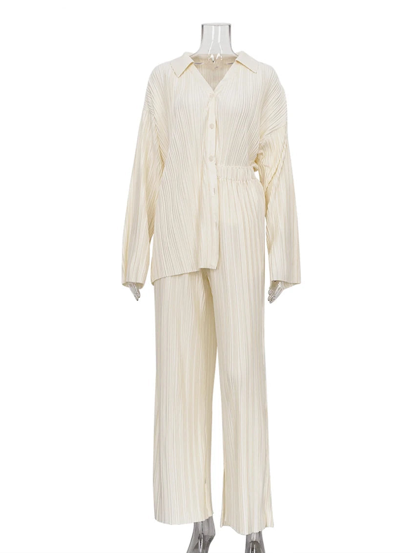 Elegancki damski plisowany komplet: luźna koszula i szerokie spodnie