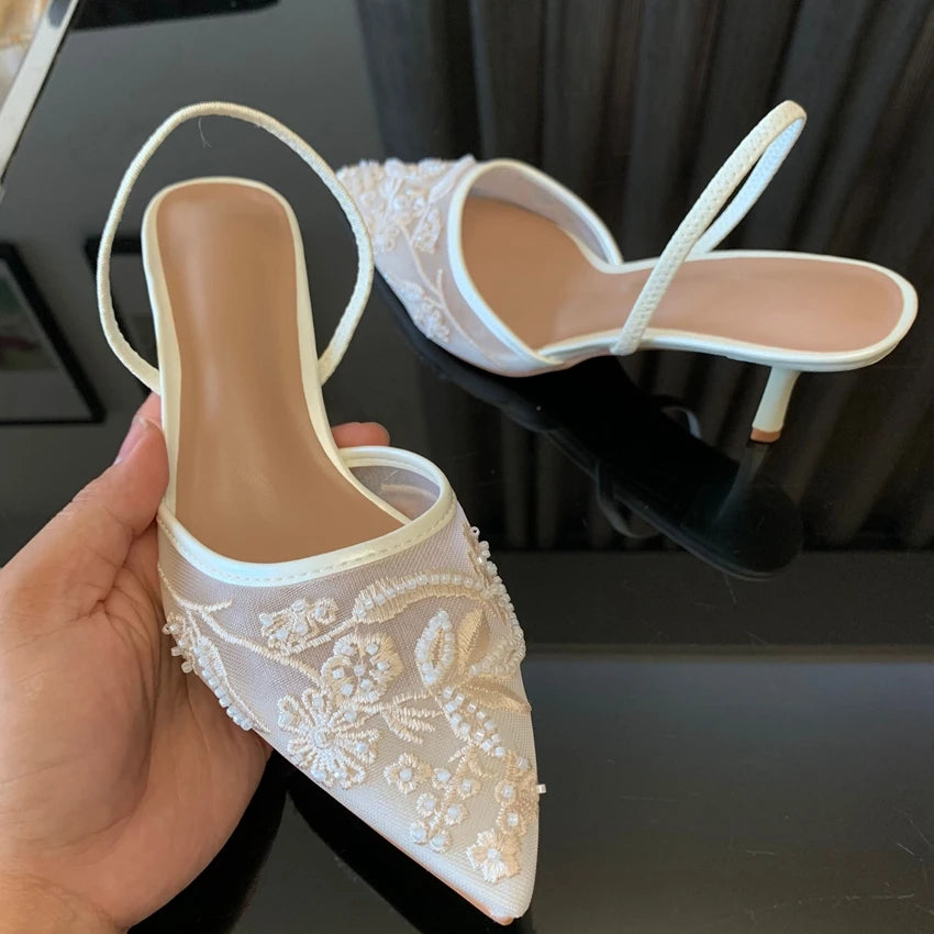 Damskie Czółenka Slingback z Haftowaną Siateczką – Eleganckie Szpilki z Noskiem w Szpic