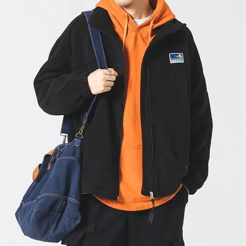 Męska bluza polarowa z wysokim kołnierzem – lekka, ciepła i codzienna