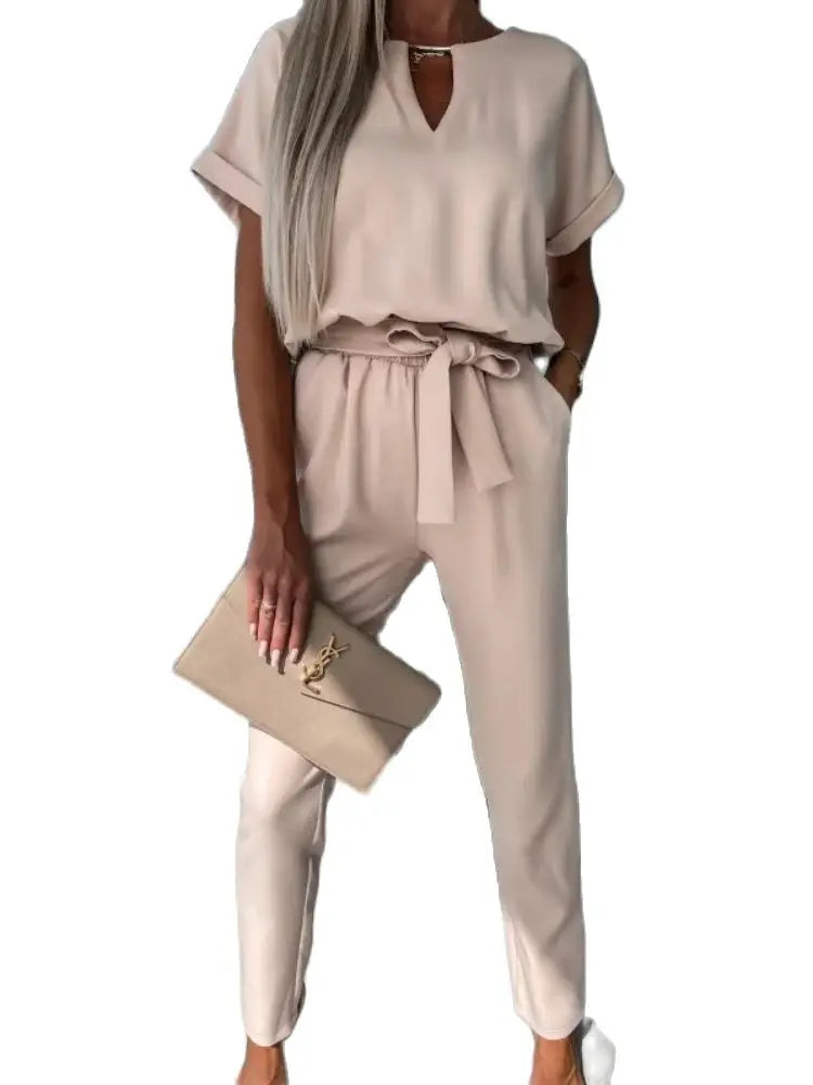 Elegancki Kombinezon z Paskiem i Dekoltem V