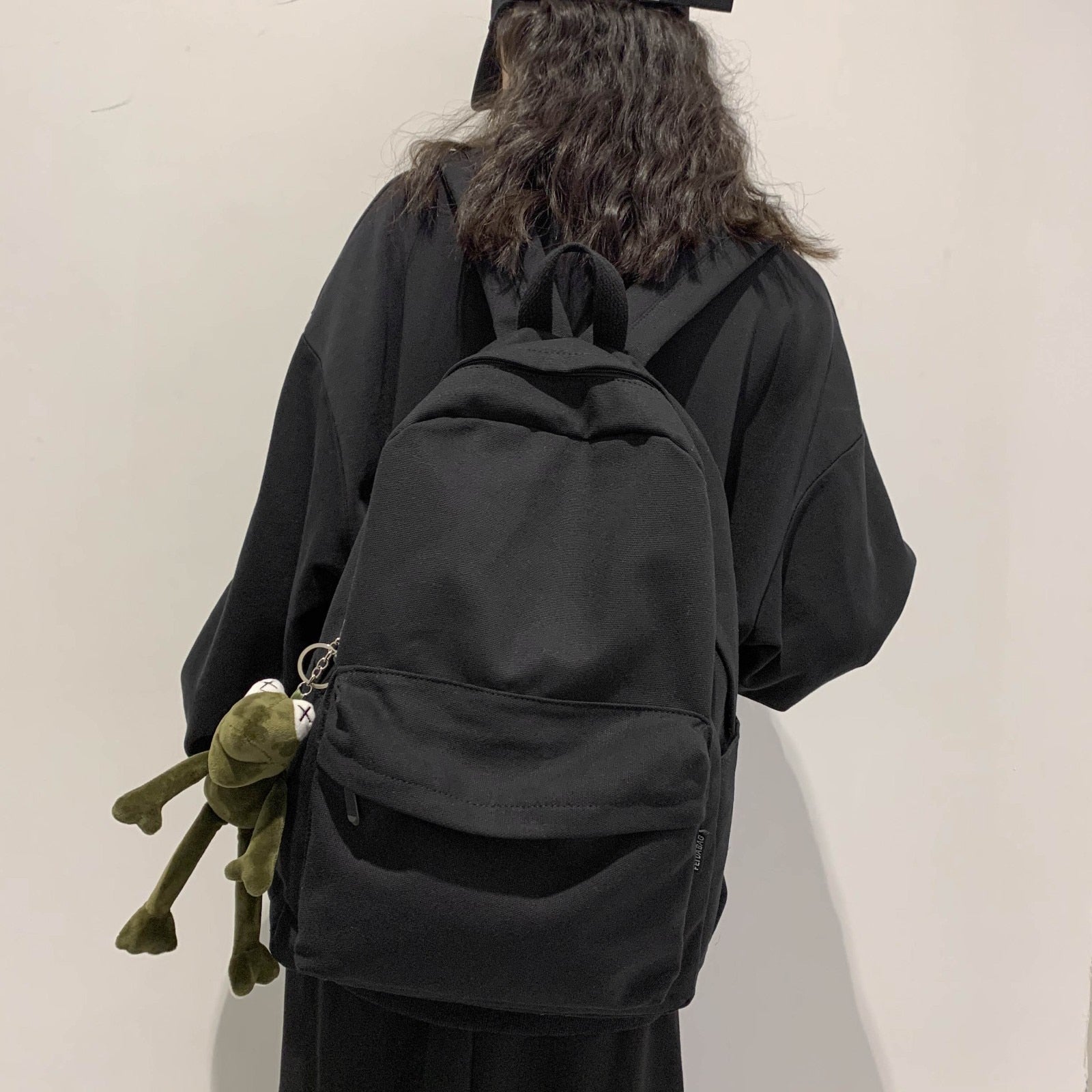 Uniwersalny czarny plecak minimalistyczny