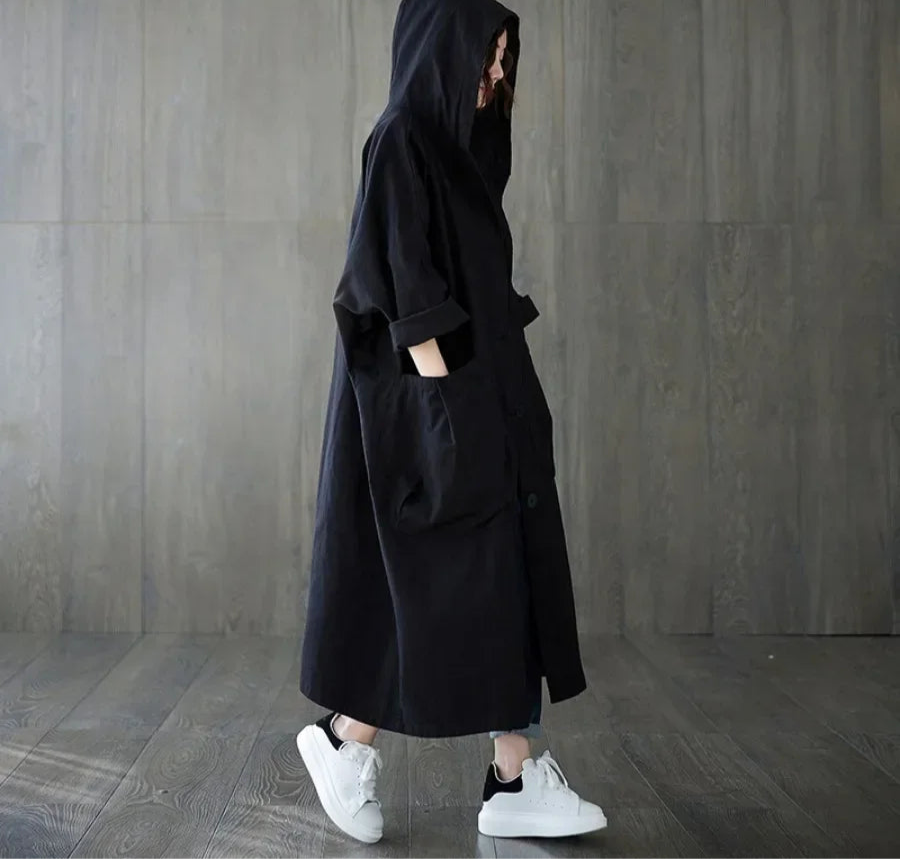 Damski oversize płaszcz z kapturem – stylowy trencz w luźnym kroju