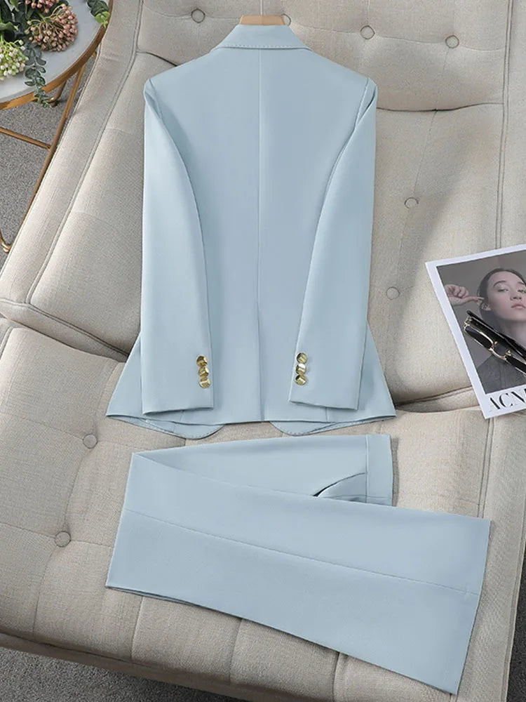 Damski garnitur dwuczęściowy z marynarką i spodniami z prostą nogawką