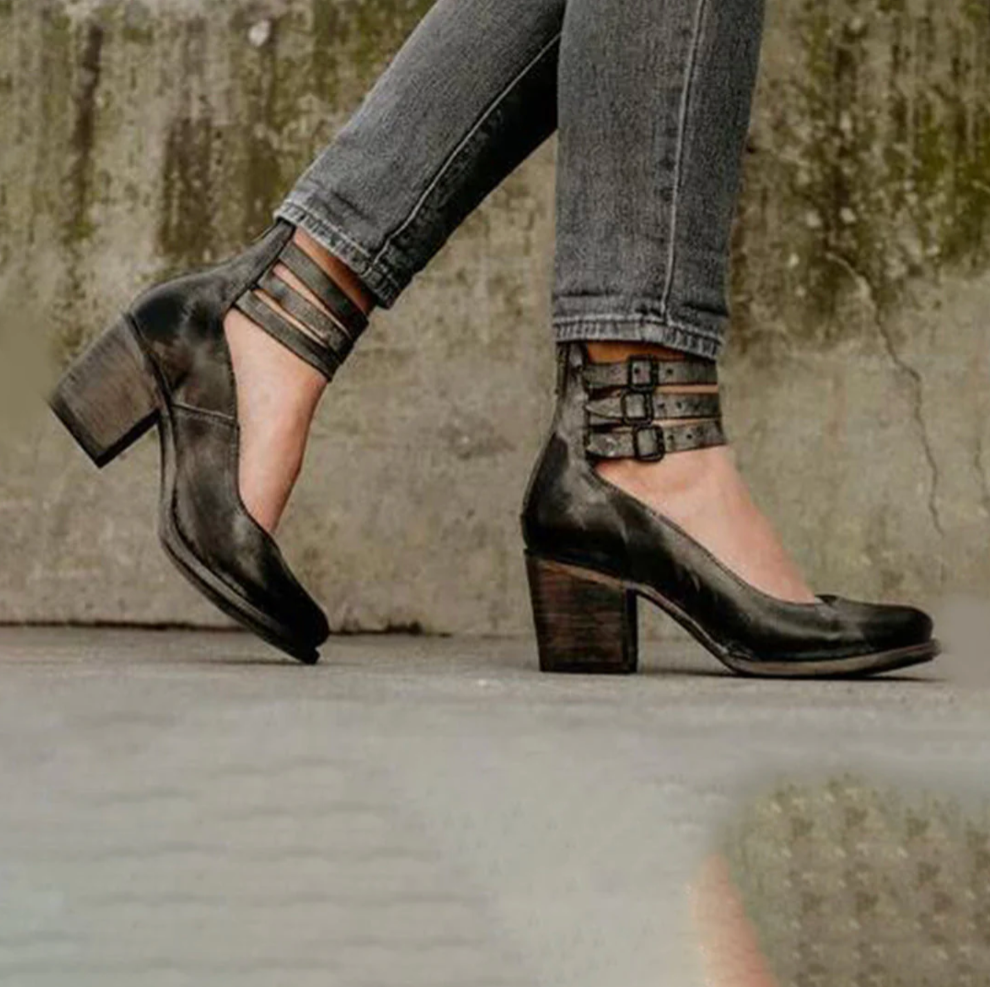 Damskie czółenka na słupku z paskami – eleganckie buty z antypoślizgową podeszwą i wygodnym obcasem