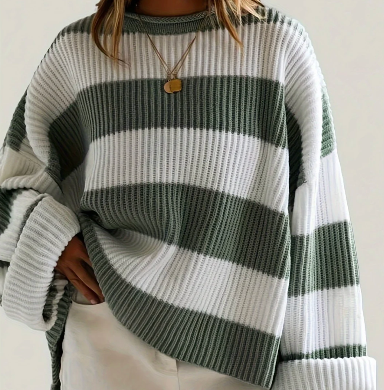 Damski Sweter Oversize w Paski z Okrągłym Dekoltem
