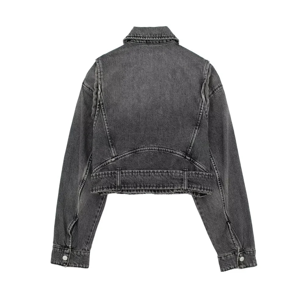 Damska kurtka jeansowa o skróconym kroju z paskiem