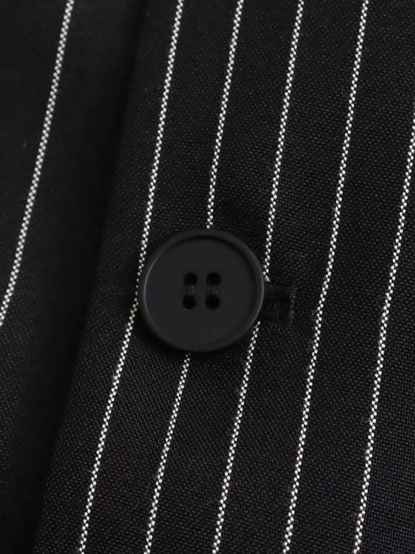 Marynarka damska w paski z klasycznym krojem