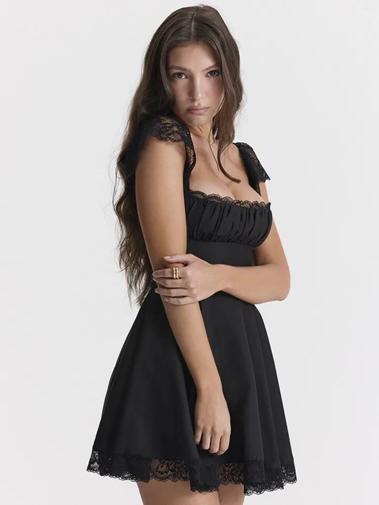 Damska Sukienka Mini z Koronkowymi Rękawkami i Rozkloszowanym Dołem