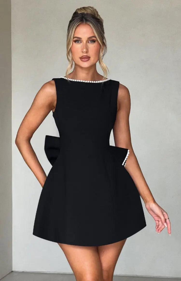 Elegancka Sukienka Mini z Ozdobną Kokardą – Sukienka Koktajlowa na Wesele i Wyjątkowe Okazje