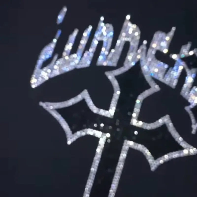 Bluza z Kapturem z Błyszczącymi Krzyżami