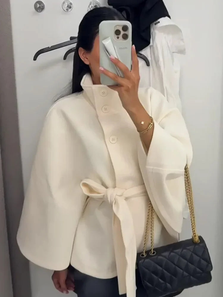 Damska narzutka płaszcz typu ponczo z paskiem i wysokim kołnierzem