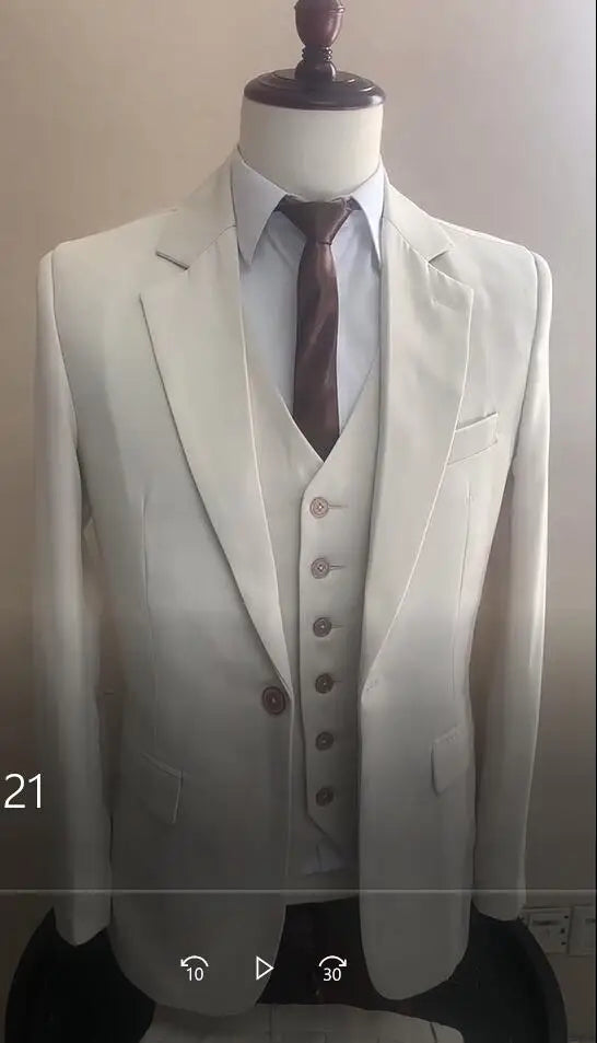 Męski garnitur trzyczęściowy – elegancki komplet z marynarką, kamizelką i spodniami