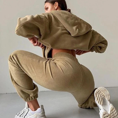 Welurowy komplet dresowy z kapturem Armin