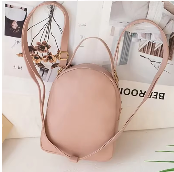 Mały damski pikowany plecak z ozdobnym motywem flamingów