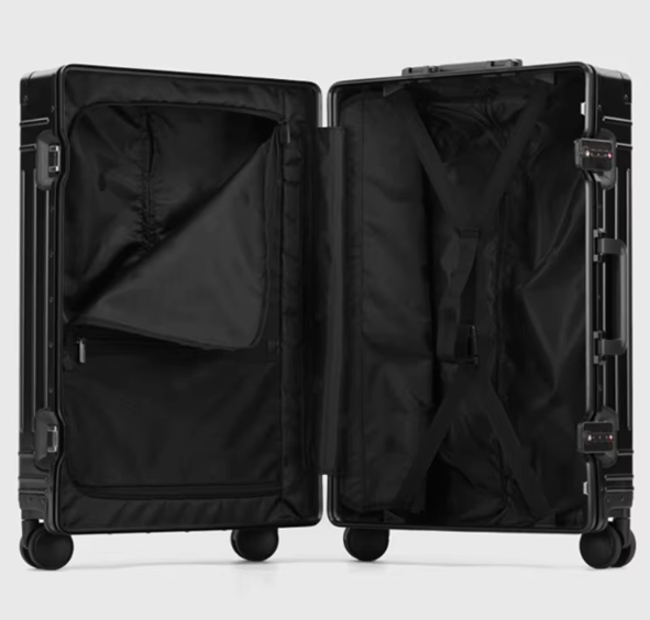 Walizka kabinowa aluminiowa na kółkach z zamkiem TSA – twarda obudowa