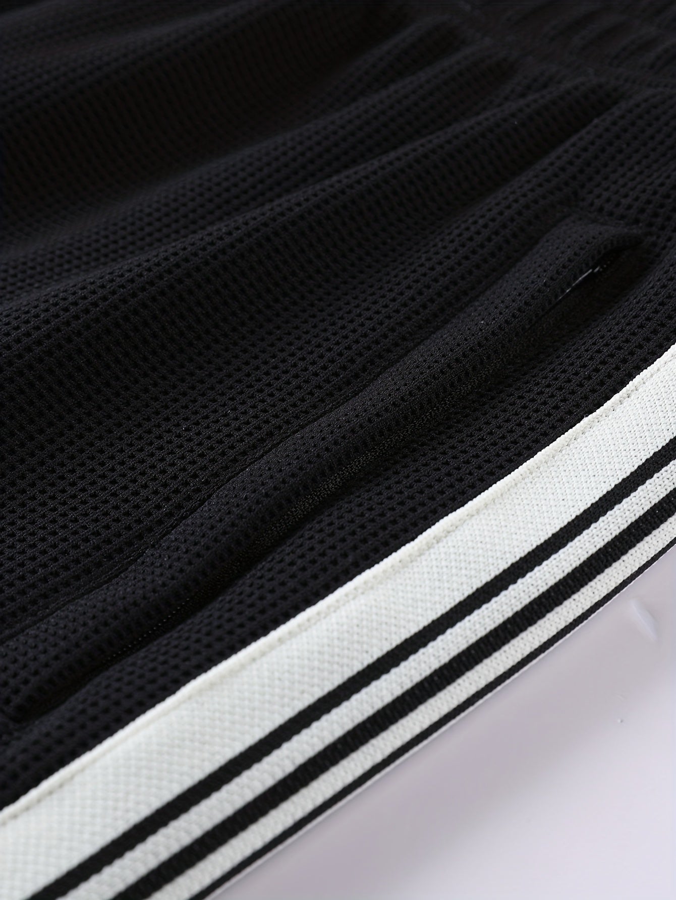 Męski Dresowy Zestaw Sportowy z Kontrastowymi Paskami