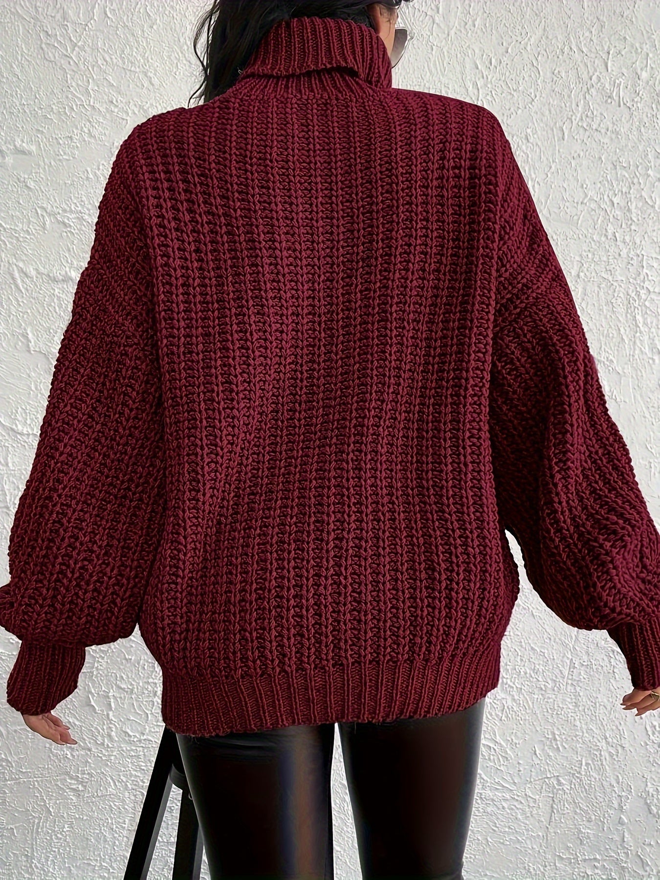 Damski oversize'owy sweter z golfem