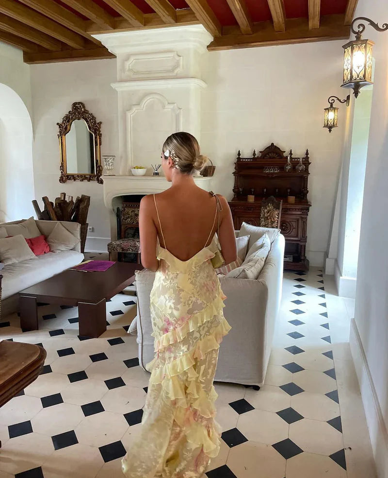 Sukienka maxi z falbanami i cienkimi ramiączkami