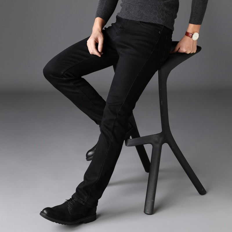 Czarne męskie jeansy o dopasowanym kroju