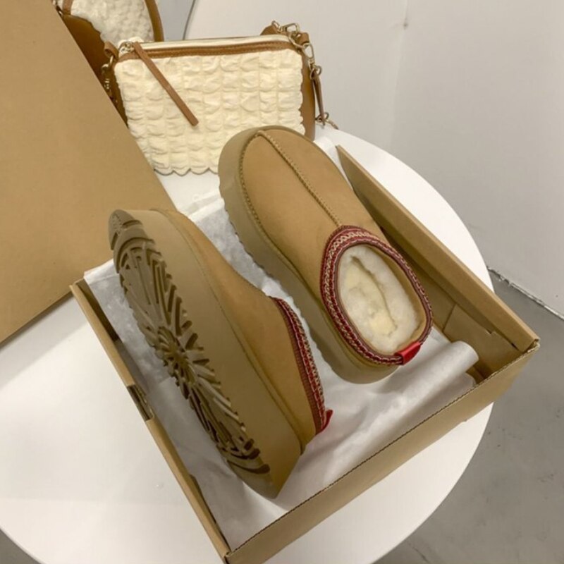 Damskie botki z ociepleniem i dekoracyjnym wykończeniem