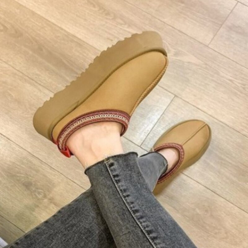 Damskie botki z ociepleniem i dekoracyjnym wykończeniem