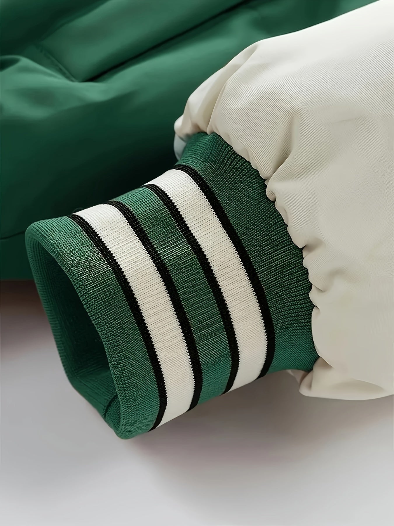 Męska kurtka bomberka z kapturem