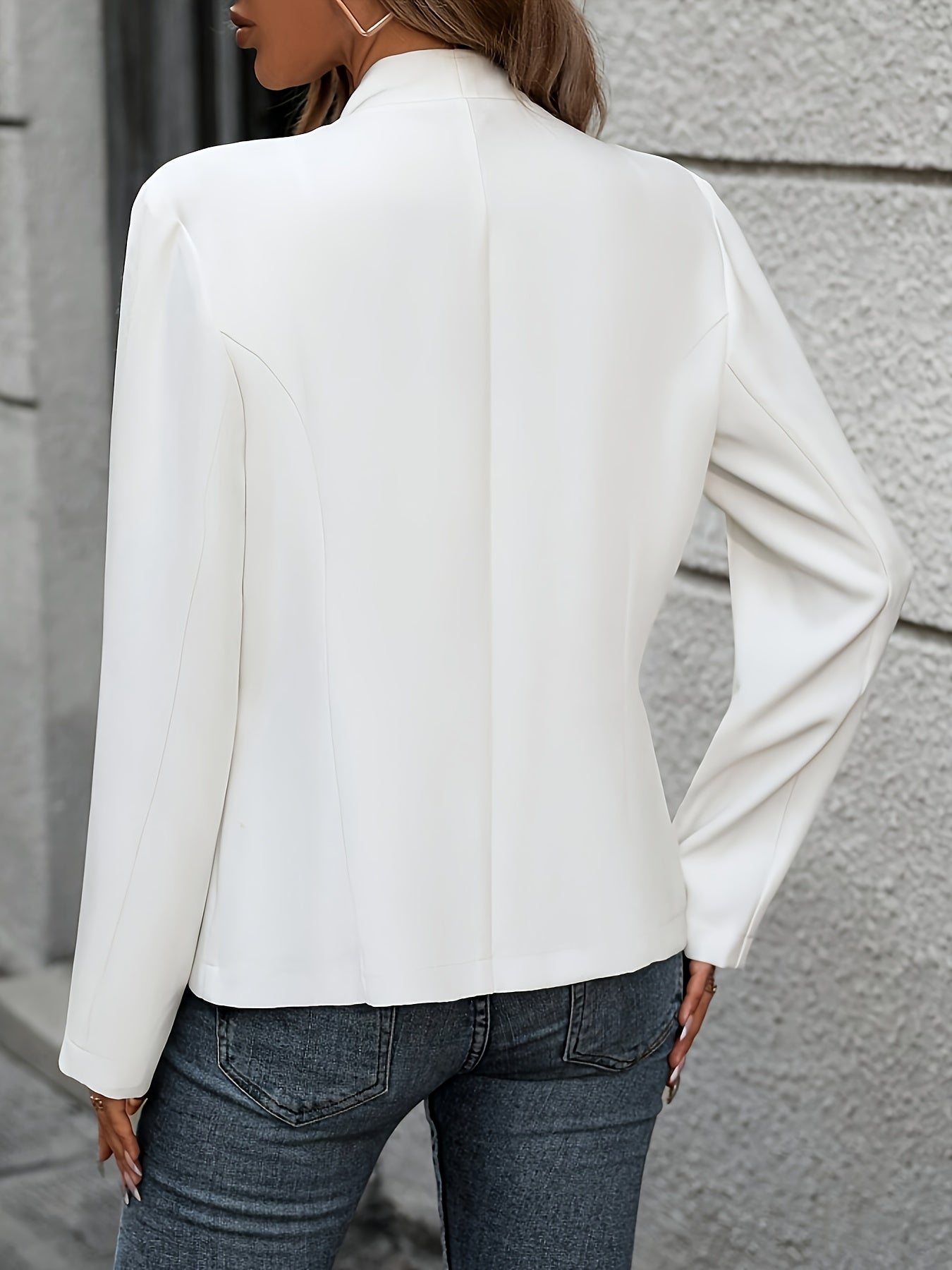 Elegancka damska marynarka w klasycznym stylu