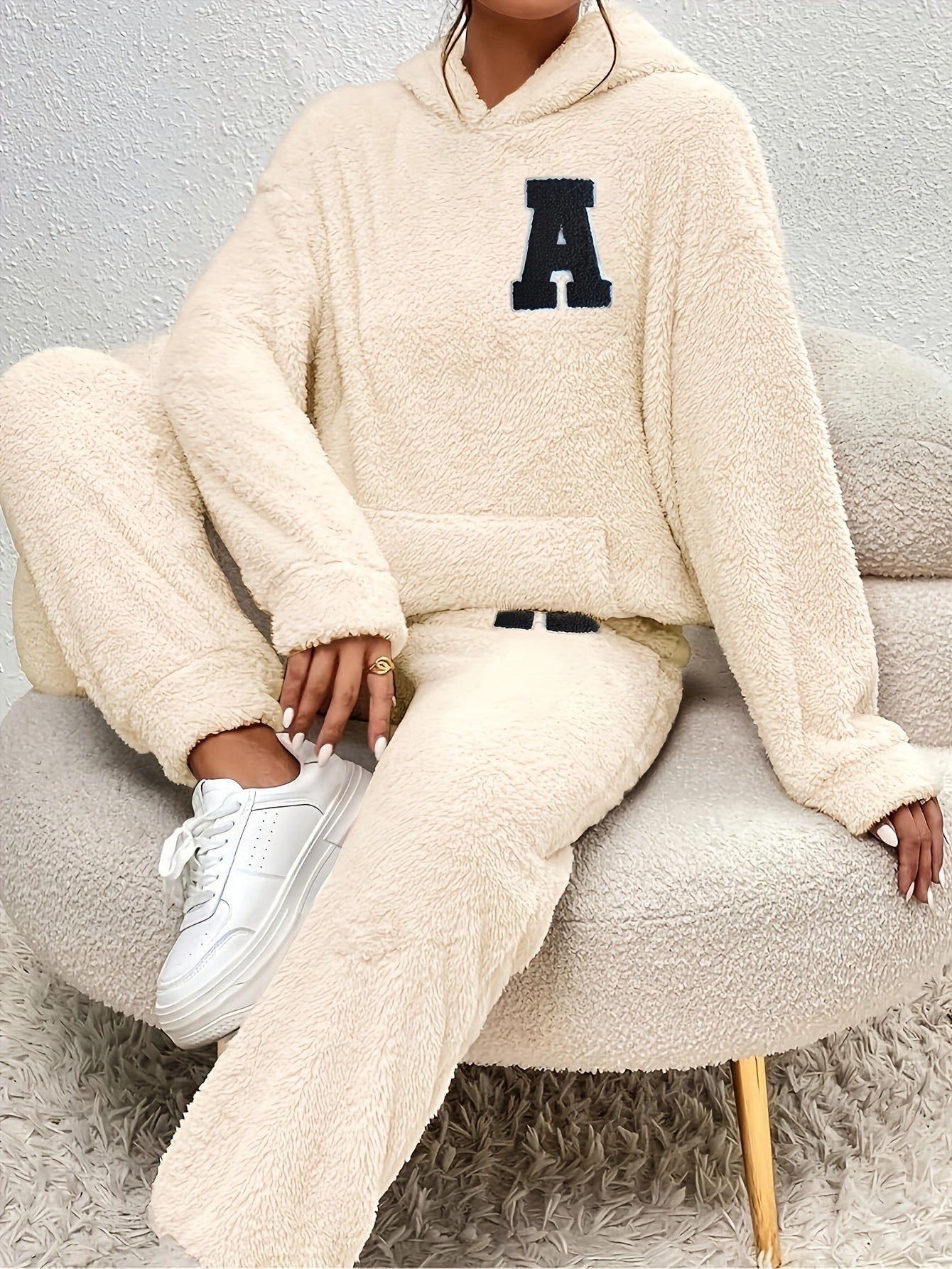 Ciepły Damski Komplet Pluszowy z Kapturem - Bluza i Spodnie