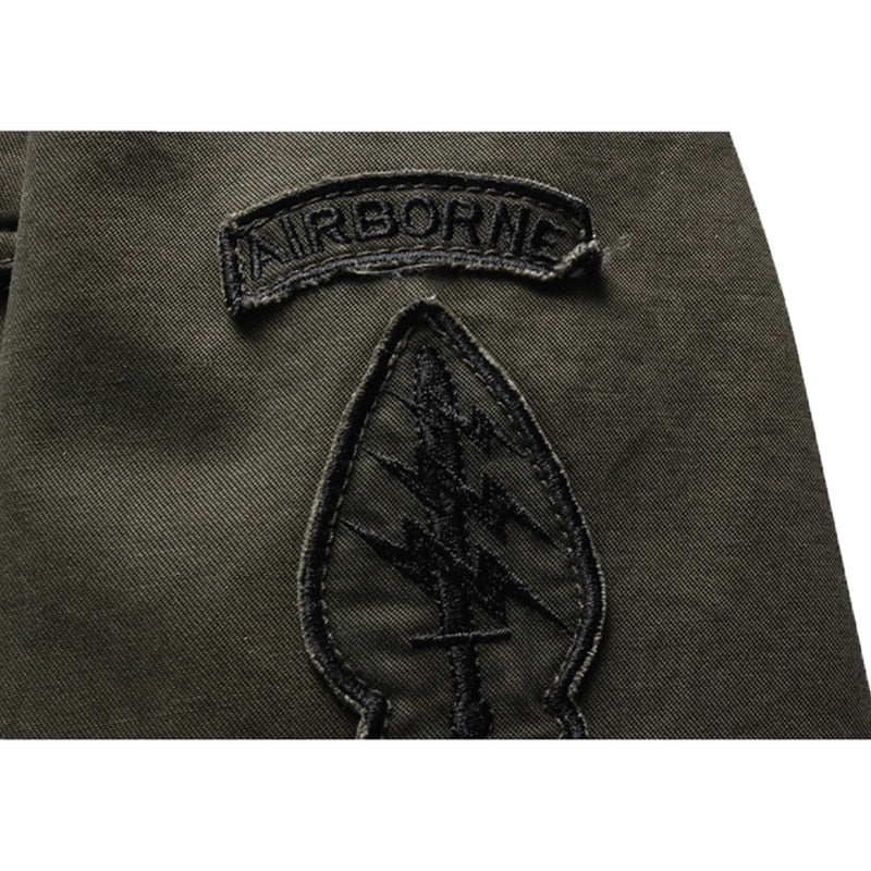 Męska kurtka wojskowa w stylu militarno-casual, z kieszeniami i stójką