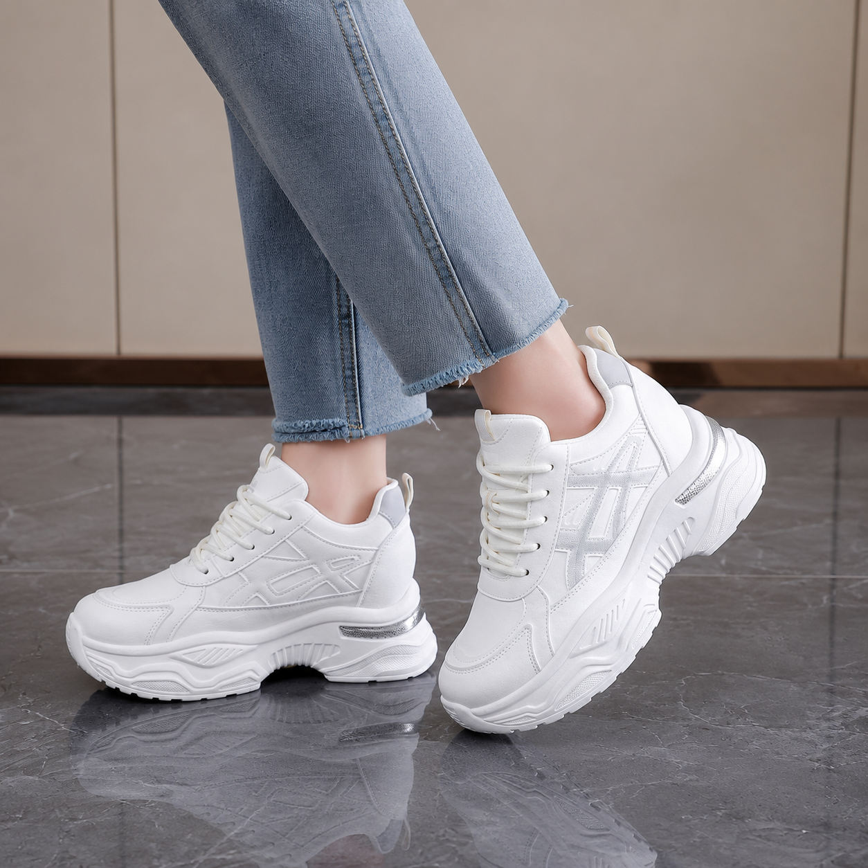 Damskie sportowe sneakersy na platformie