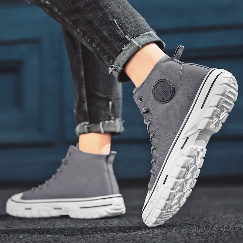 Stylowe i Wytrzymałe Wysokie Trampki Męskie