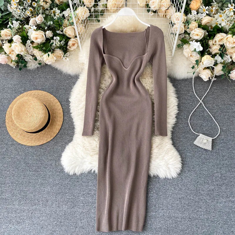 Elegancka Dzianinowa Sukienka Midi z Wycięciem