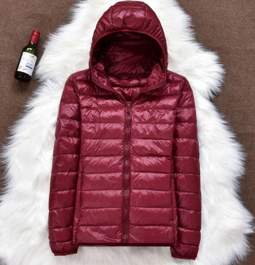 Damska kurtka pikowana z kapturem, lekka i ocieplana, idealna na jesień i zimę