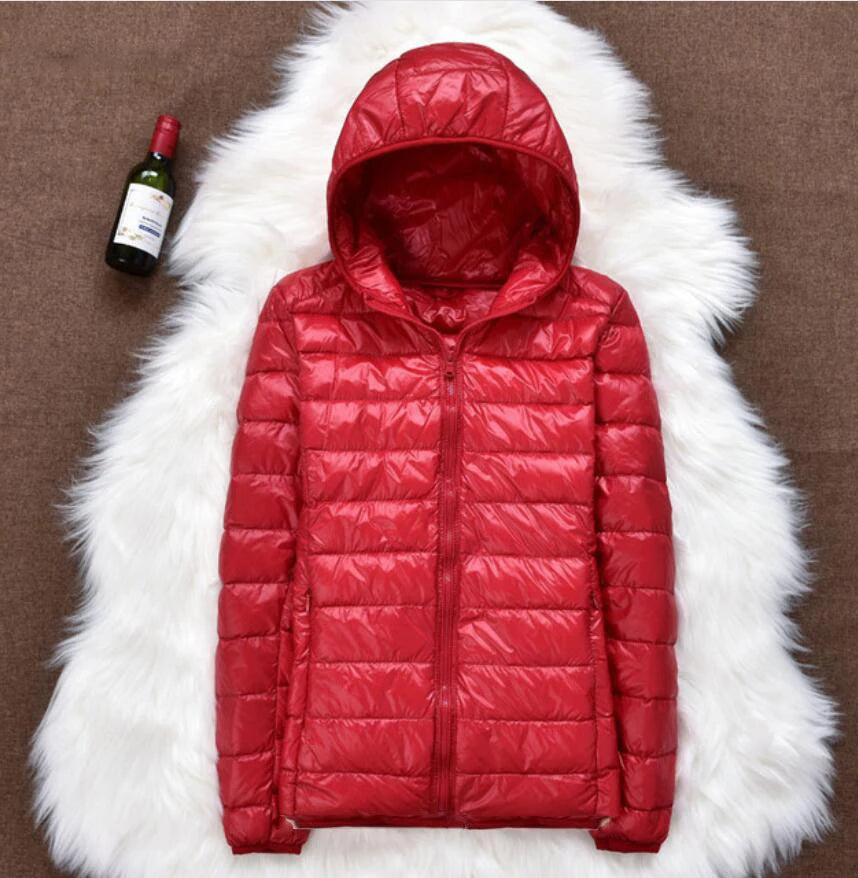 Damska kurtka pikowana z kapturem, lekka i ocieplana, idealna na jesień i zimę