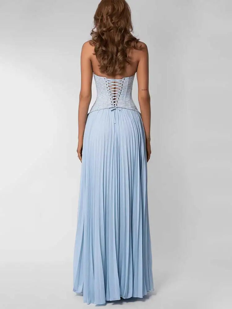 Długa Sukienka Maxi Halter z Plisowaną Spódnicą – Elegancka Sukienka Wieczorowa na Wesele