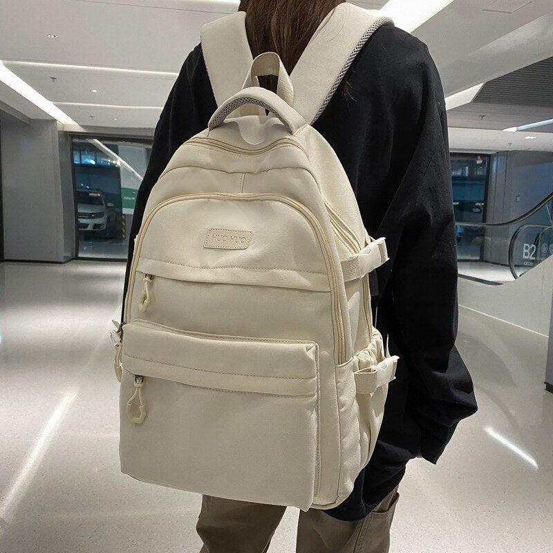 Duży plecak miejski z wieloma kieszeniami