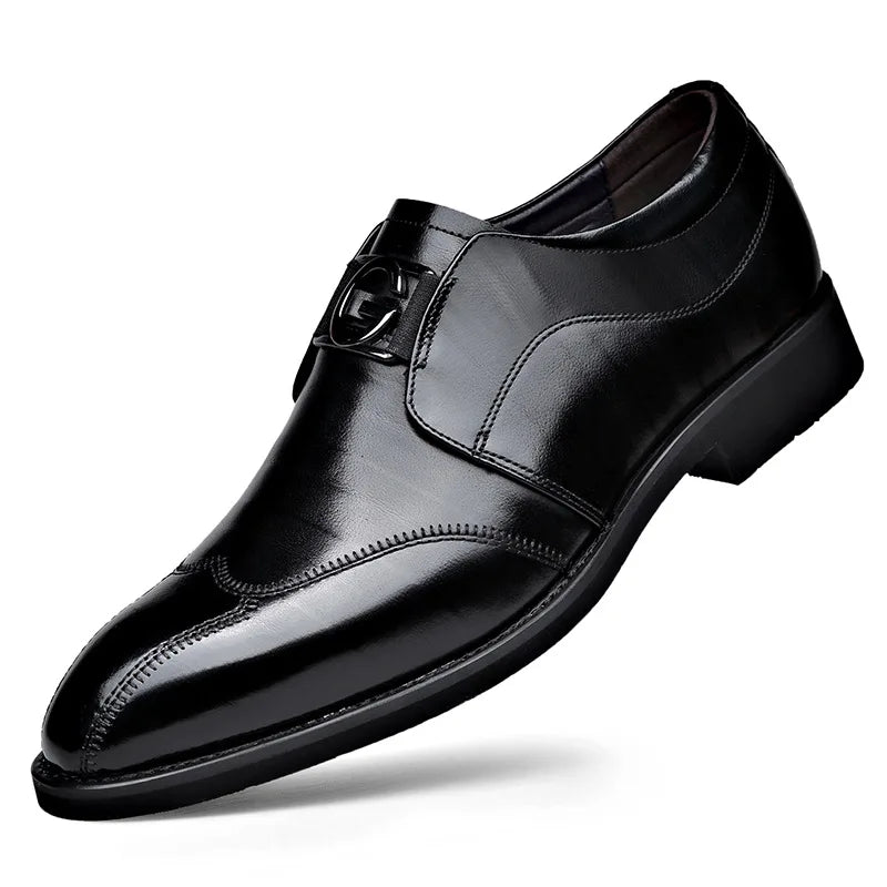 Męskie półbuty eleganckie wsuwane ze skóry z metalową ozdobą