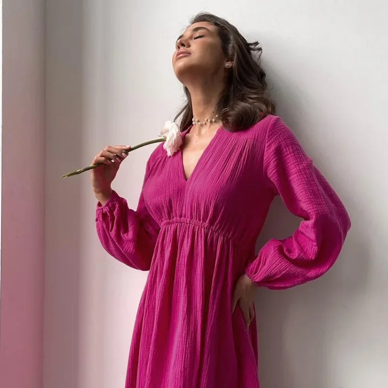 Muślinowa sukienka midi z dekoltem V i długim rękawem – luźna i przewiewna na lato