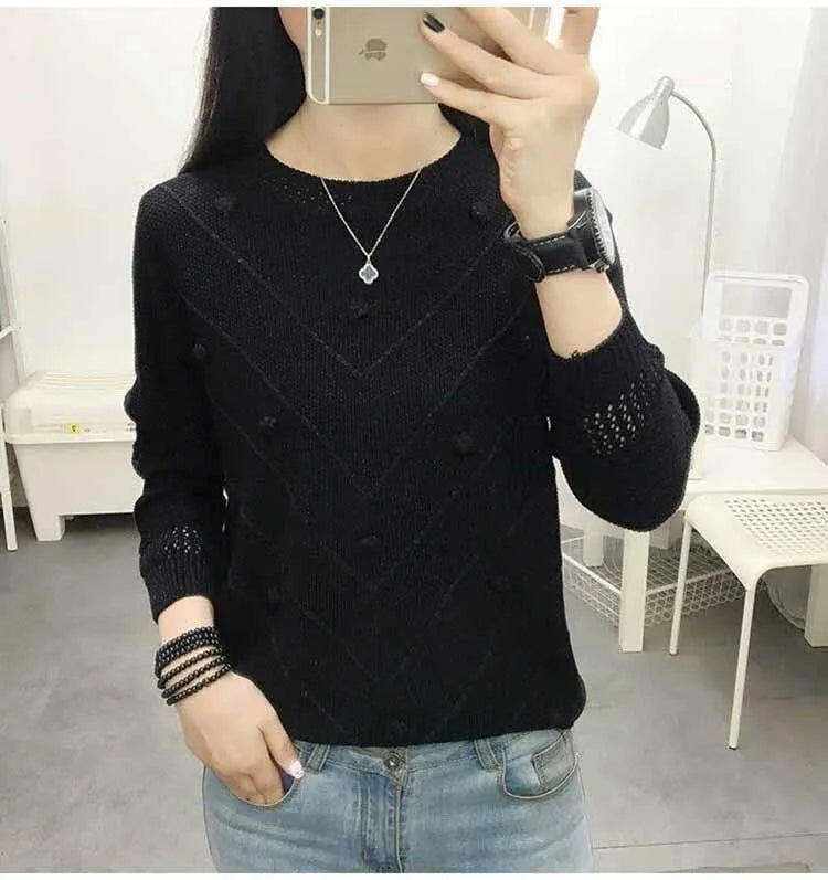 Damski sweter z ozdobnymi detalami