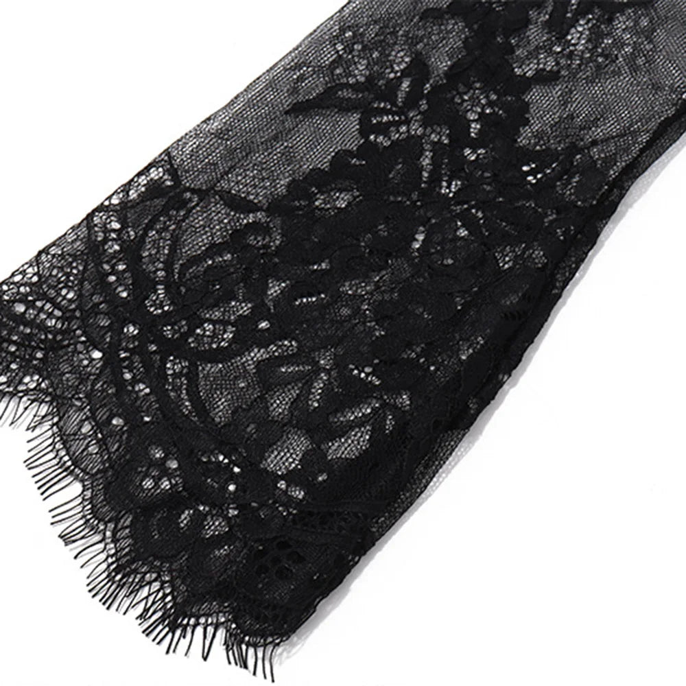 Koronkowa długa sukienka z dopasowaną górą i rękawami