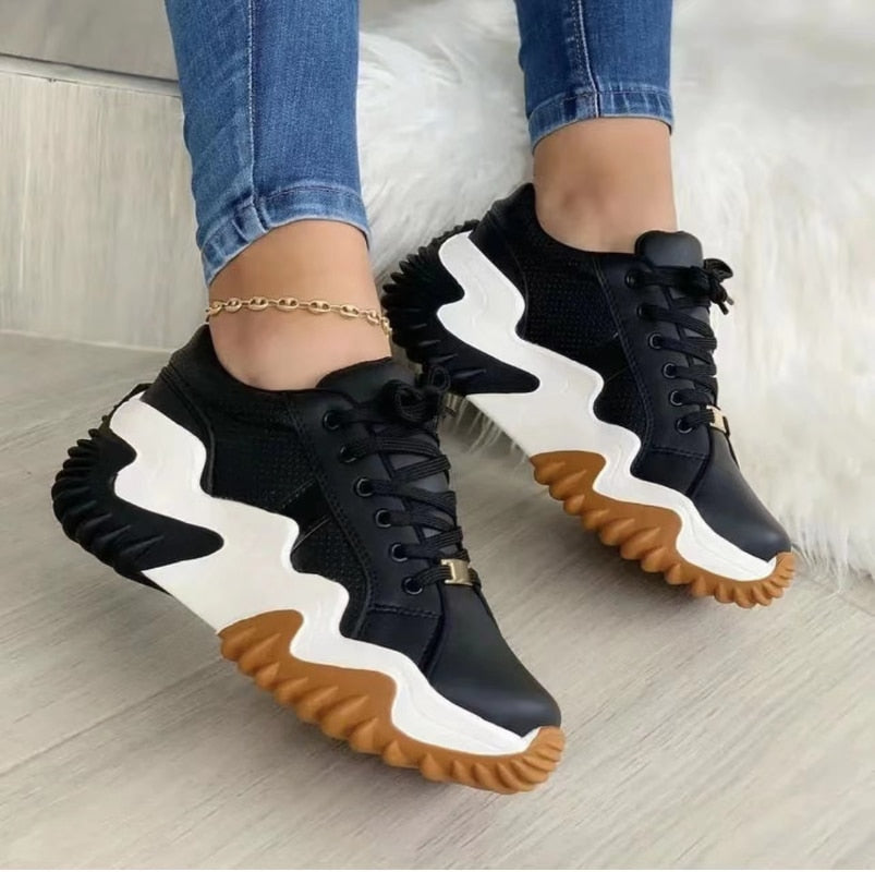 Damskie buty sportowe z wysoką falistą podeszwą